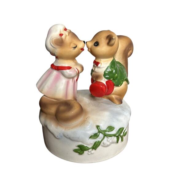Vintage Musical Christmas Chipmunks Kissing Ceramic Made In Japan 6.5" I Saw Mom - Picture 1 of 9